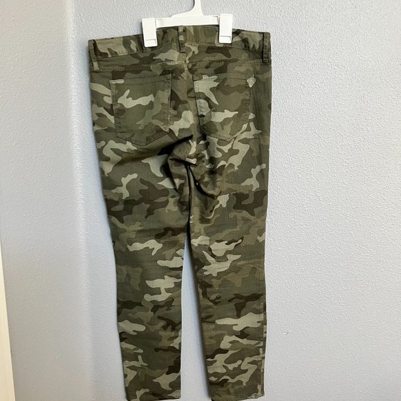 GAP "Always Skinny" Green Camo Jeggings with Moto Zipper Details - Picture 3 of 4